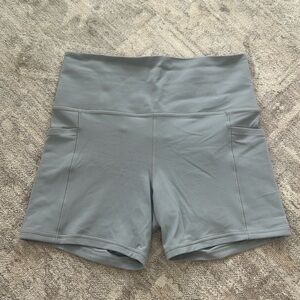 Athleta Salutation Stash 5” Shorts